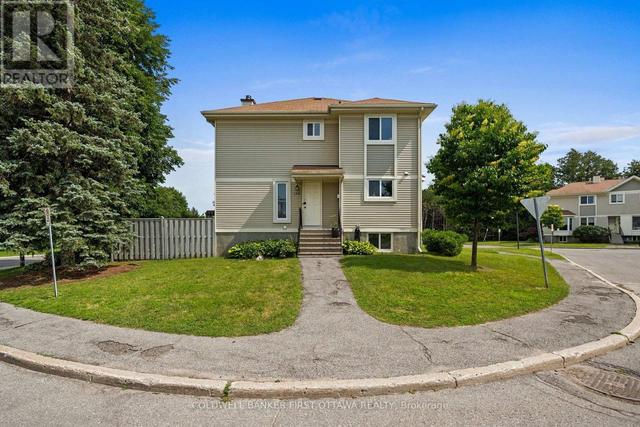 6 - 108 MCDERMOT COURT  Ottawa, ON K2L 3V2