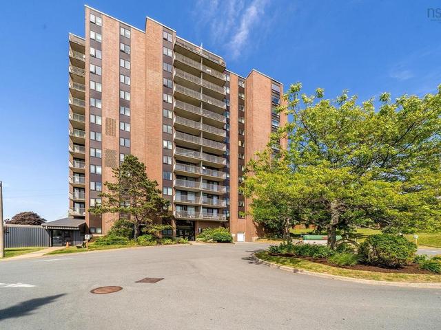 PH6 5572 North Ridge Road  Halifax, NS B3K 5K2