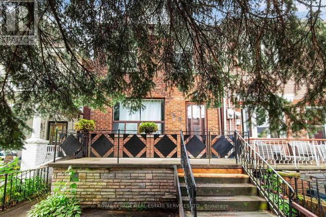 56 ARLINGTON AVENUE  Toronto, ON M6G 3K8