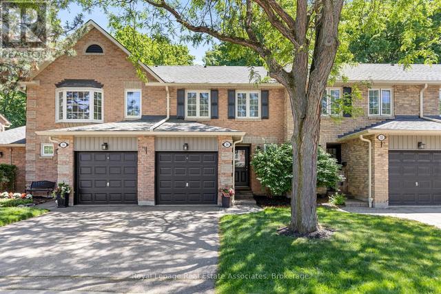 34 - 2766 FOLKWAY DRIVE  Mississauga, ON L5L 3M3