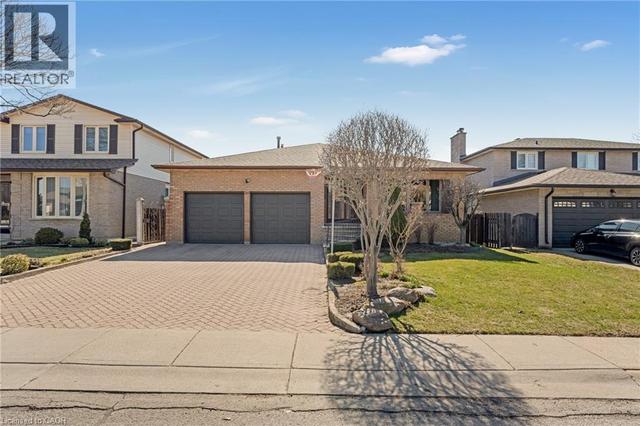 36 SKYLARK Drive  Hamilton, ON L9A 4Y2