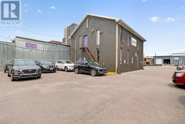 818 BOYD AVENUE  Ottawa, ON K2A 2C7