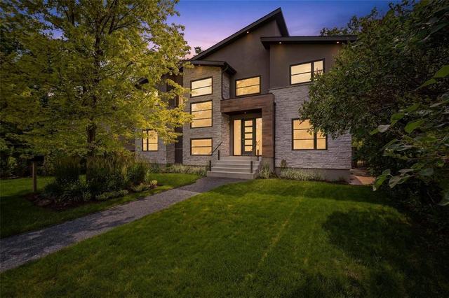 916 Somerset Avenue  Winnipeg, MB R3T 1E7
