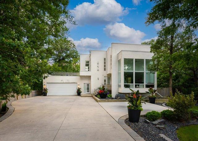 646 Wellington CR  Winnipeg, MB R3M 0C2