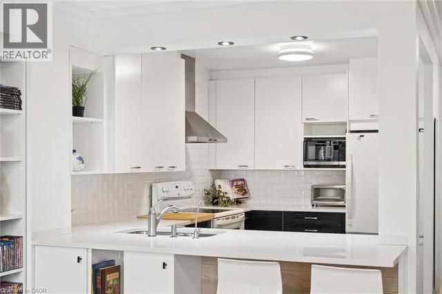 18 HOLBORN Court Unit# 506  Kitchener, ON N2A 4A1