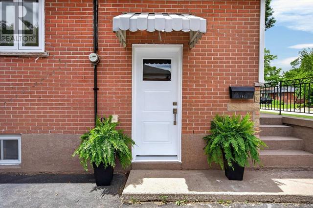 236 HAMMERSMITH COURT  Burlington, ON L7L 4N7