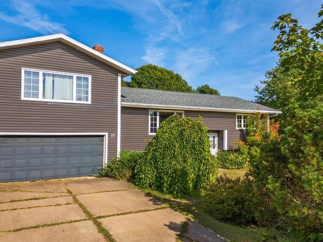 37 CHELSEY Circle  Charlottetown, PE C1E 1E9