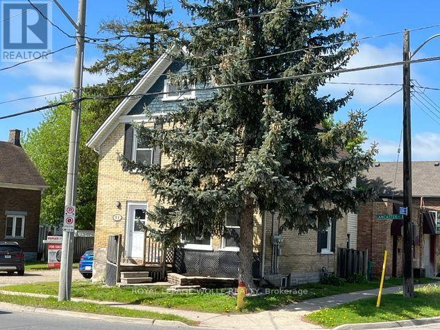 93 LANCASTER STREET W  Kitchener, ON N2H 4T3