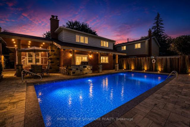 1843 Stonepath Crescent  Mississauga, ON L4X 1Y1