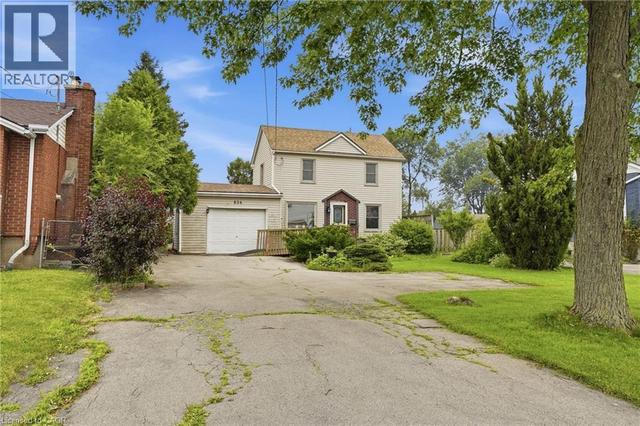 834 MOHAWK Road E  Hamilton, ON L8T 2R5