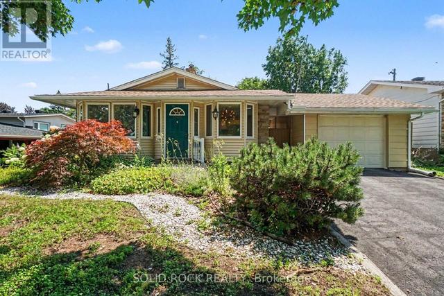 1838 LOUISIANA AVENUE  Ottawa, ON K1H 6V1