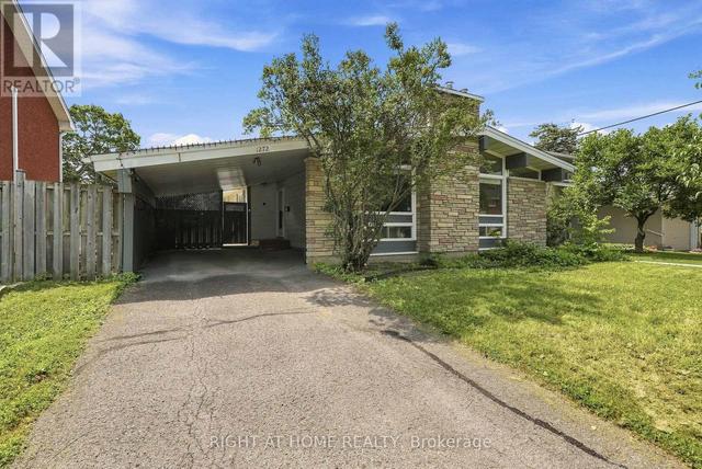1272 COLLINS AVENUE  Ottawa, ON K1V 6C8