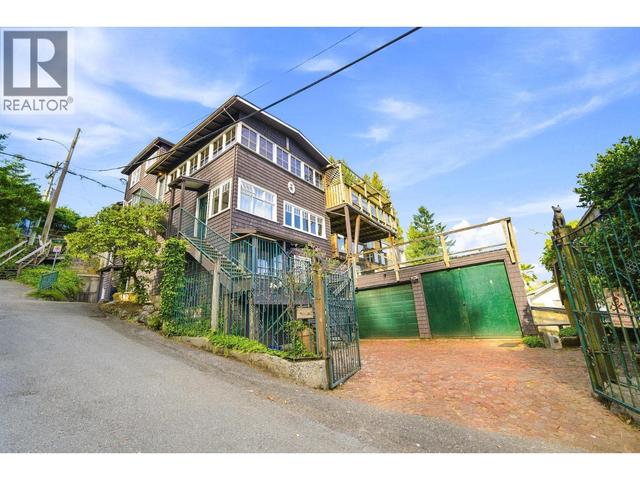 3396 MARINE DRIVE  West Vancouver, BC V7V 1M9