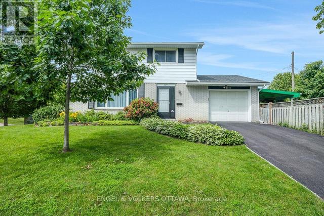 2695 HICKSON CRESCENT S  Ottawa, ON K2H 6Y5