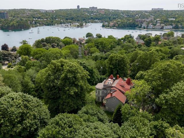 5 1991 Prince Arthur Street  Halifax, NS B3H 4H2