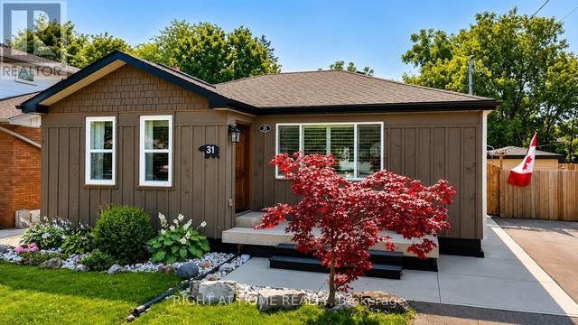 31 DOROTHY STREET  Hamilton, ON L9A 3N9