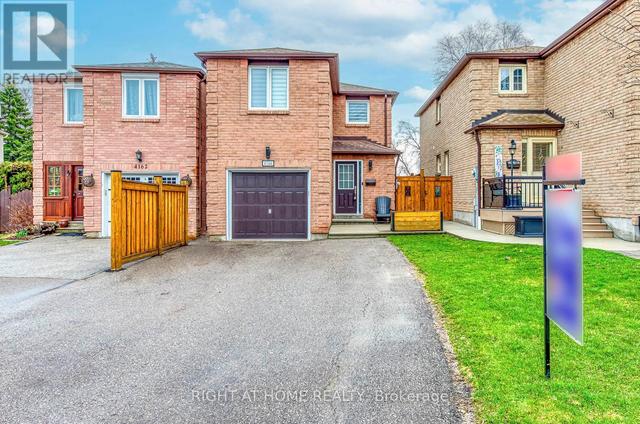 4164 FOREST FIRE CRESCENT  Mississauga, ON L4W 3P5