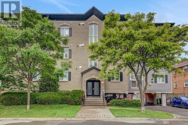 402 - 711 CHURCHILL AVENUE N  Ottawa, ON K1Z 5G6