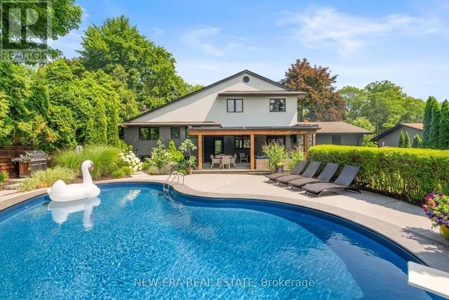 261 PINETREE WAY  Mississauga, ON L5G 2R4