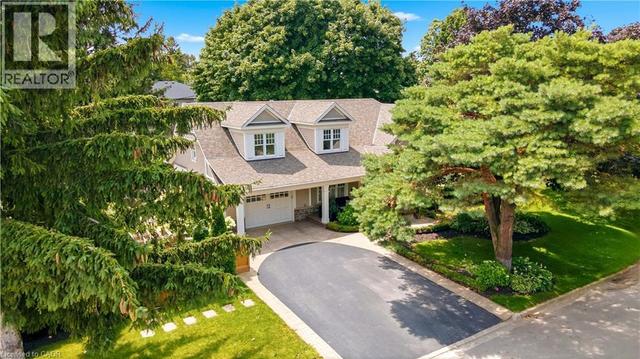 330 CAMELOT Court  Burlington, ON L7L 2G3