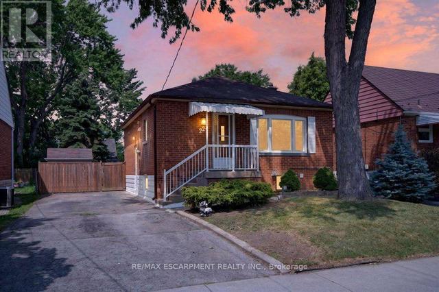220 EAST 13TH STREET  Hamilton, ON L9A 3Z7