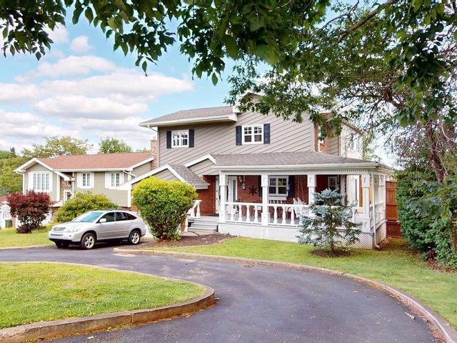 8 Glen Manor Drive  Dartmouth, NS B3A 3S5