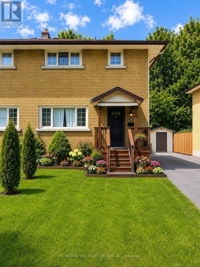 1126 WOODROFFE AVENUE  Ottawa, ON K2C 2T1