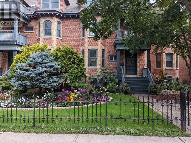 1 - 509 KING EDWARD AVENUE  Ottawa, ON K1N 7N3