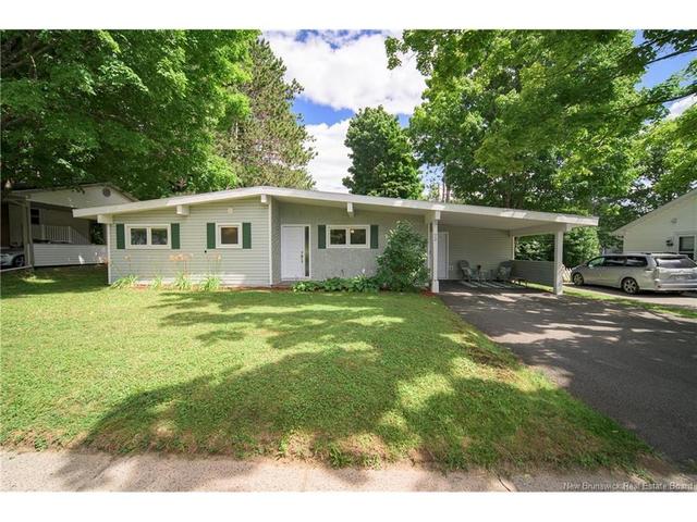 72 Woodmount DR  Fredericton, NB E3A 2M4