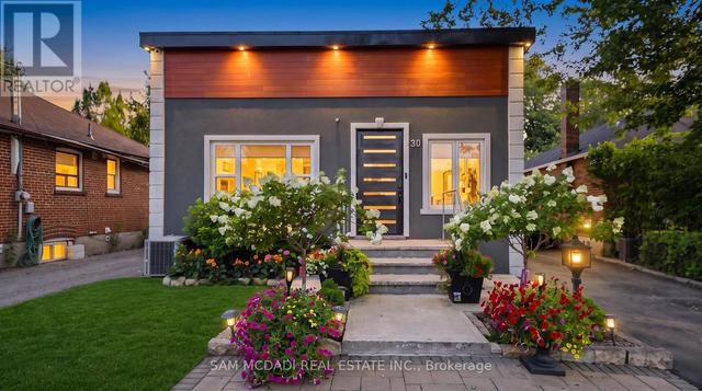 30 MAPLE AVENUE N  Mississauga, ON L5H 2S1
