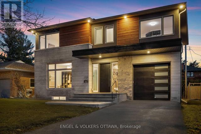736 SHERBOURNE ROAD  Ottawa, ON K2A 3H5