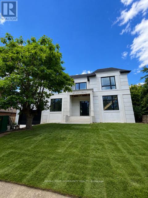 483 SELSEY DRIVE  Mississauga, ON L5A 1B7
