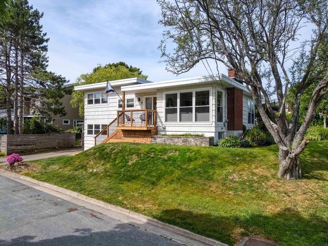 10 Clearview Crescent  Dartmouth, NS B3A 2M8