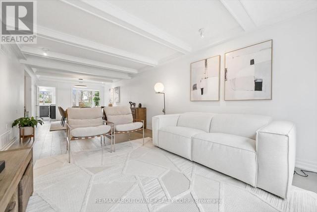 1194 QUEEN VICTORIA AVENUE  Mississauga, ON L5H 3H3
