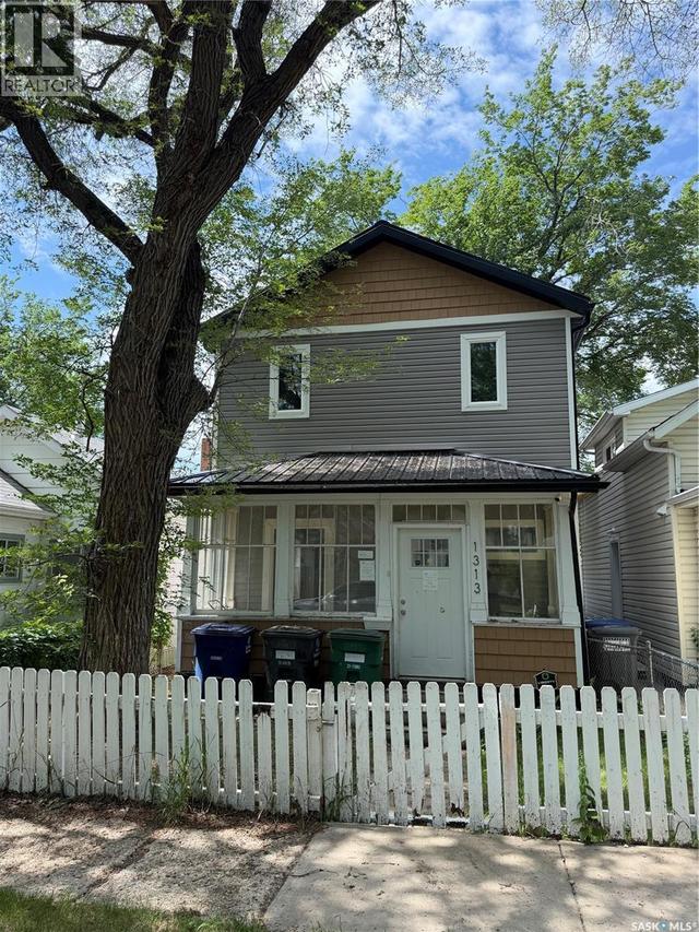 1313 G AVENUE N  Saskatoon, SK S7L 2A6