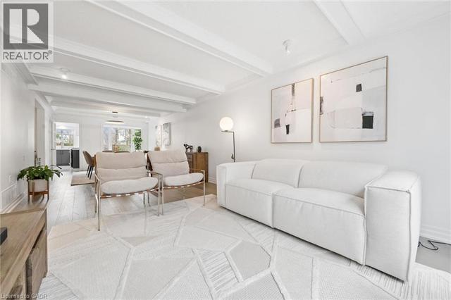 1194 QUEEN VICTORIA Avenue  Mississauga, ON L5H 3H3
