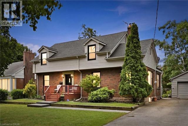 938 CLOVERLEAF Drive  Burlington, ON L7T 3Y9