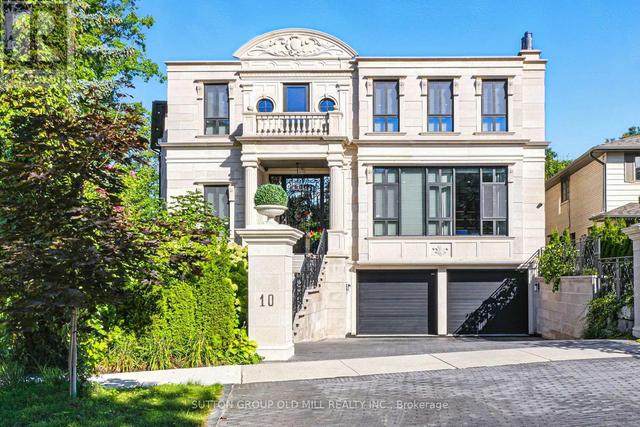 10 HILLAVON DRIVE Toronto, ON M9B 2P5