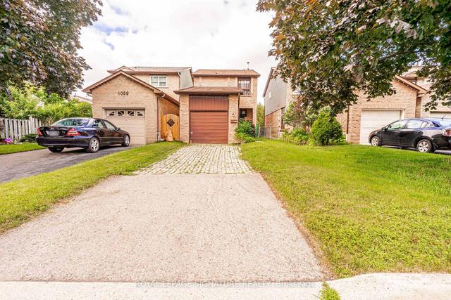 4040 Silverhaze Road  Mississauga, ON L4W 3K1