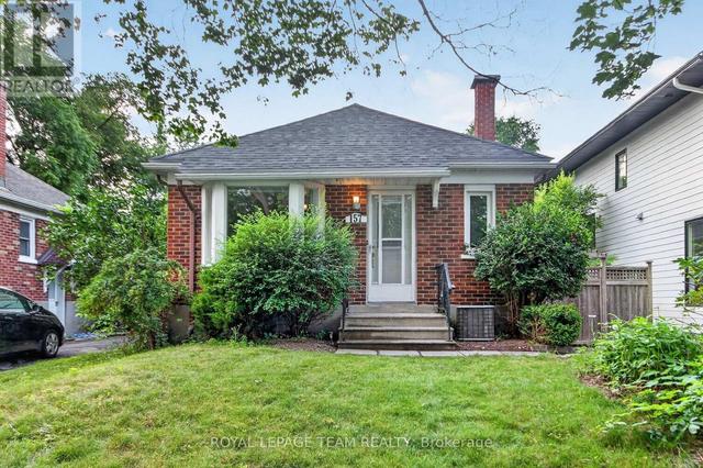 157 MULVIHILL AVENUE  Ottawa, ON K1Z 6Y3