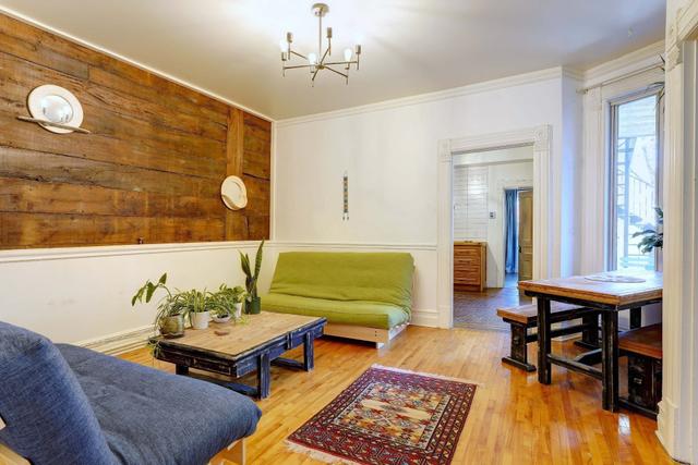 4267 Av. Christophe-Colomb  Montréal (Le Plateau-Mont-Royal), QC H2J 3G2