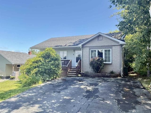 6 Beacon Street  Dartmouth, NS B2Y 1Y2