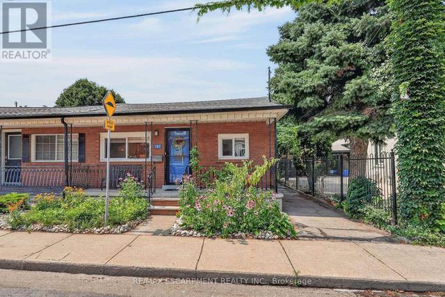 187 RAY STREET N  Hamilton, ON L8R 2Y3