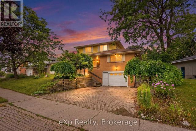 101 CROSBY DRIVE  Kitchener, ON N2B 2L1