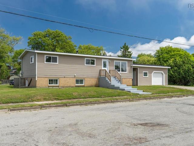 2 Huntington Street  Yarmouth, NS B5A 2R9