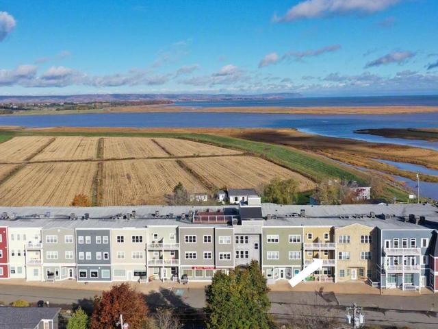 204 24 Harbourside Drive  Wolfville, NS B4P 2C1