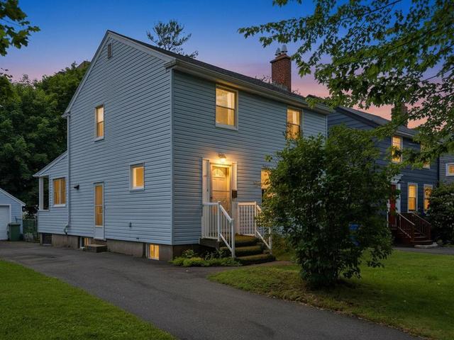 828 Bridges Street  Halifax, NS B3H 2Z7