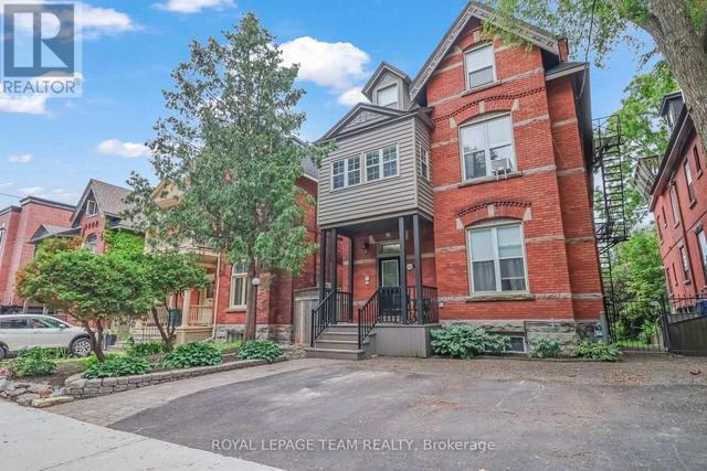 548 MACLAREN STREET  Ottawa, ON K1R 5K7