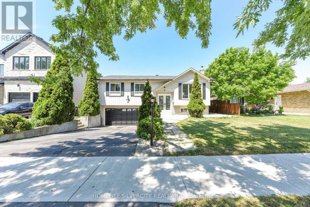 3315 DWIGGIN AVENUE  Mississauga, ON L4T 3J3