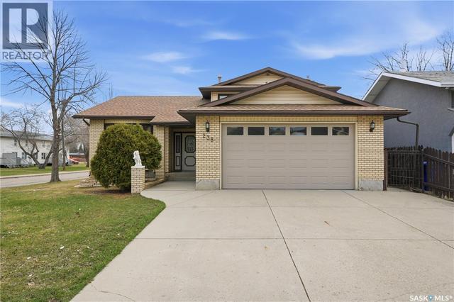 238 S AVENUE N  Saskatoon, SK S7L 2Z8